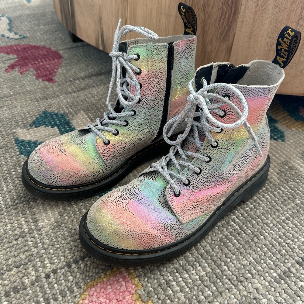 Girls Dr. Martens (big girl 6)